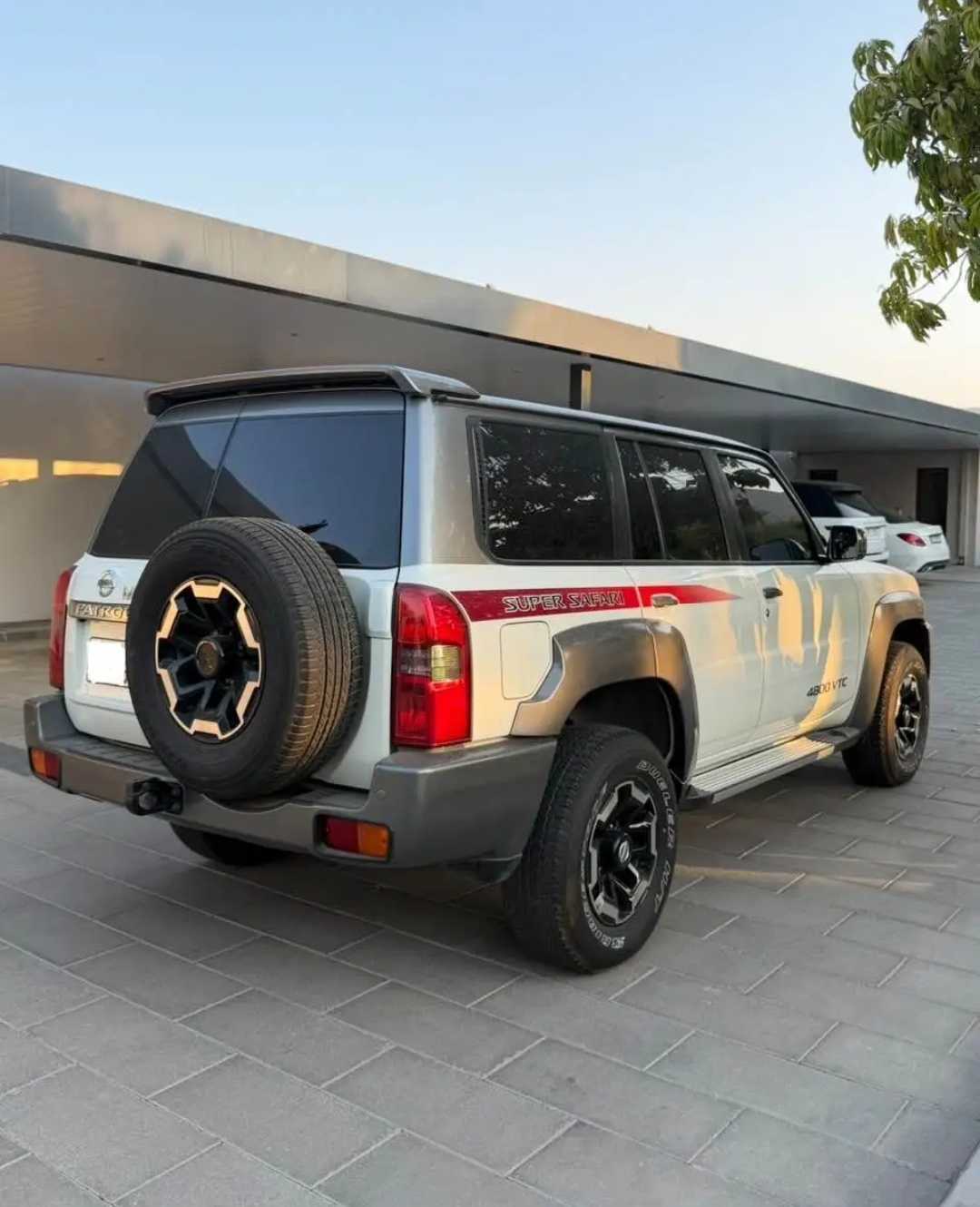 Car Image 2019 NISSAN SAFARI 