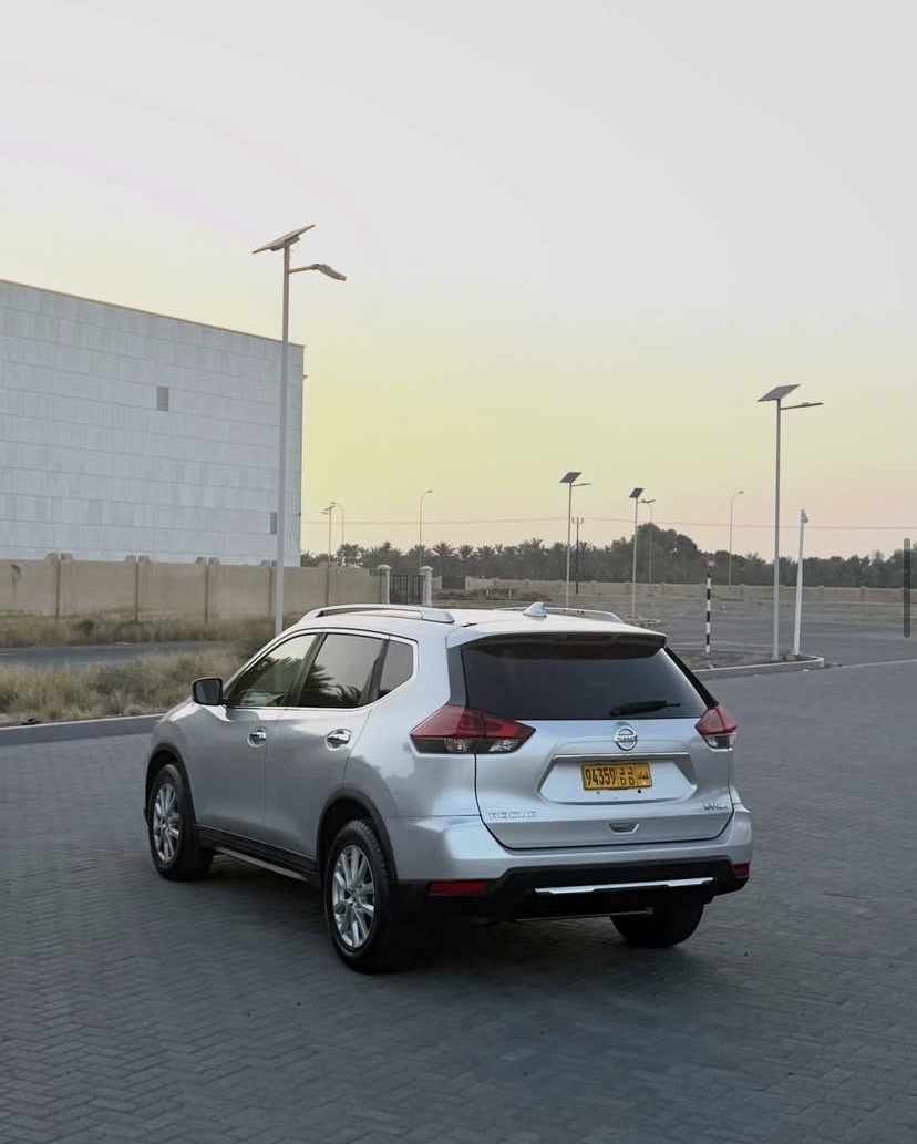 Car Image 2018 NISSAN ROGUE SV