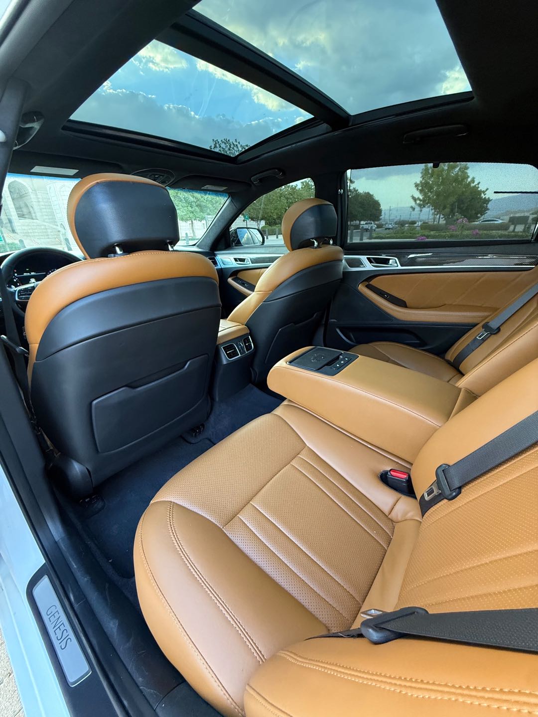 Car Image 2018 HYUNDAI GENESIS 