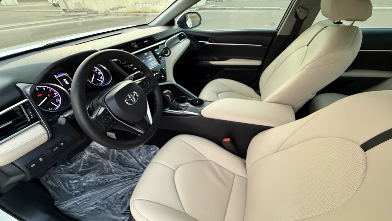 Car Image 2018 TOYOTA CAMRY SE