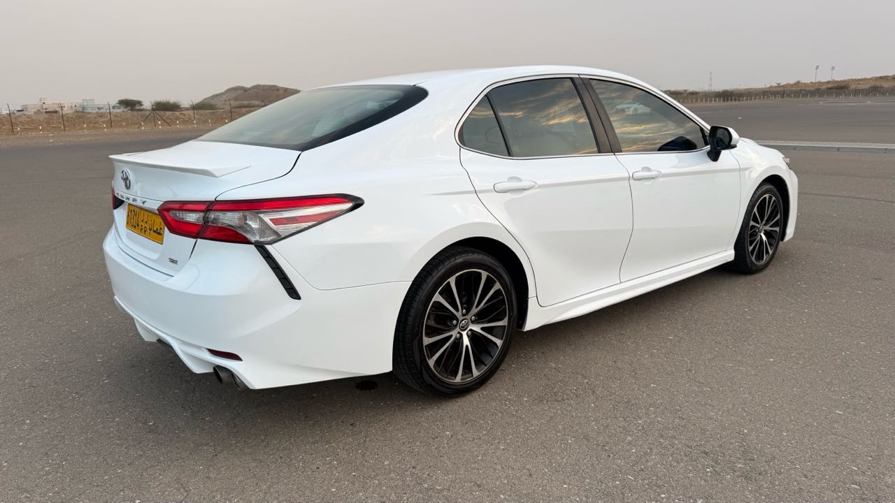 Car Image 2018 TOYOTA CAMRY SE