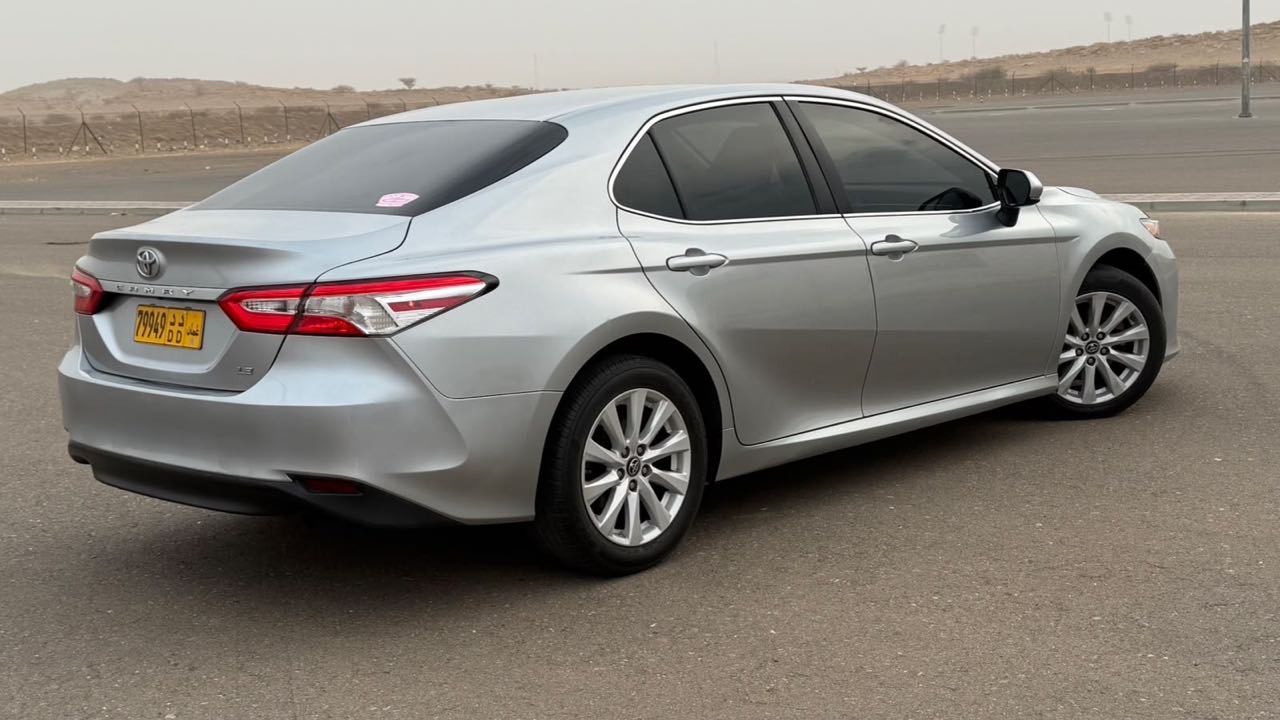Car Image 2018 TOYOTA CAMRY LE