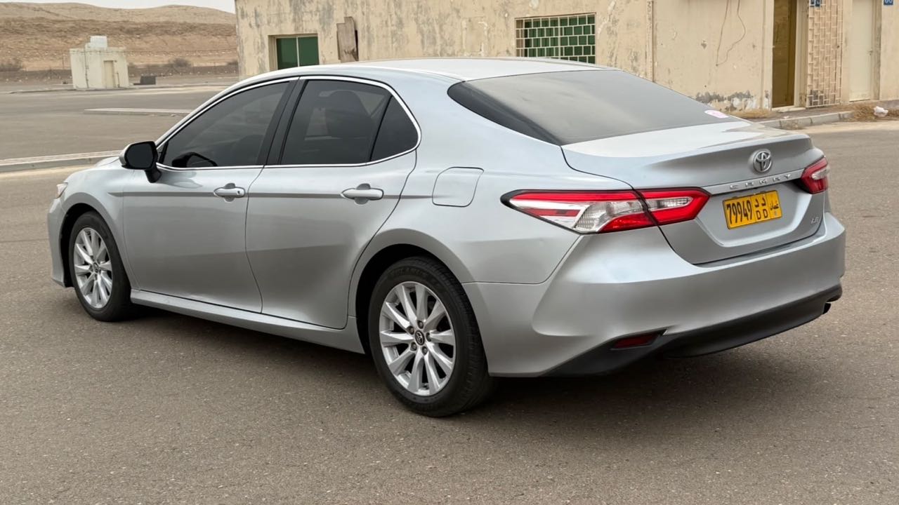 Car Image 2018 TOYOTA CAMRY LE