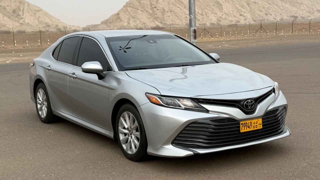 Car Image 2018 TOYOTA CAMRY LE