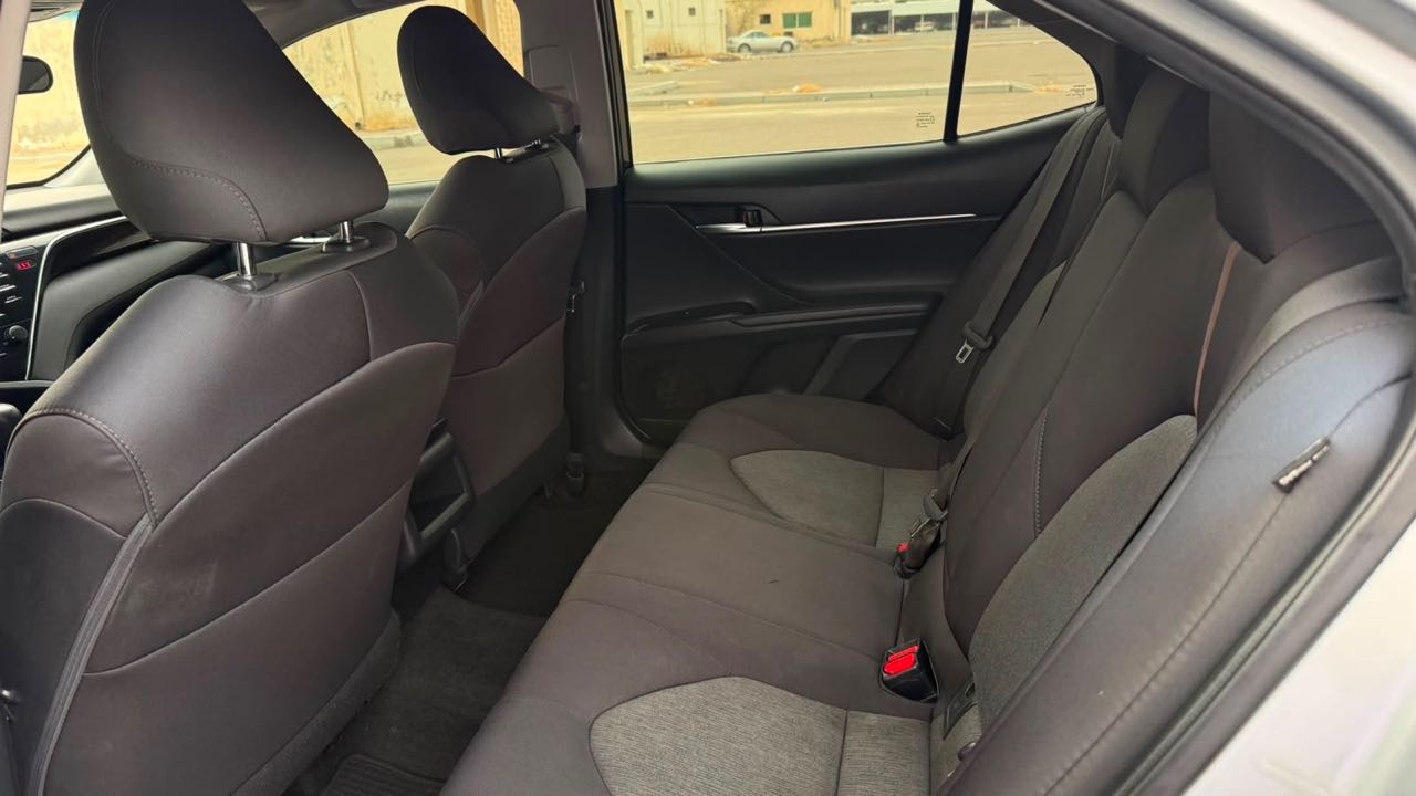 Car Image 2018 TOYOTA CAMRY LE