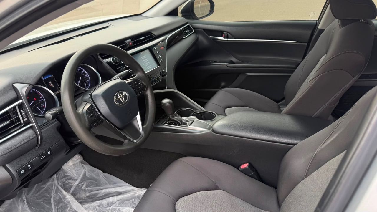 Car Image 2018 TOYOTA CAMRY LE