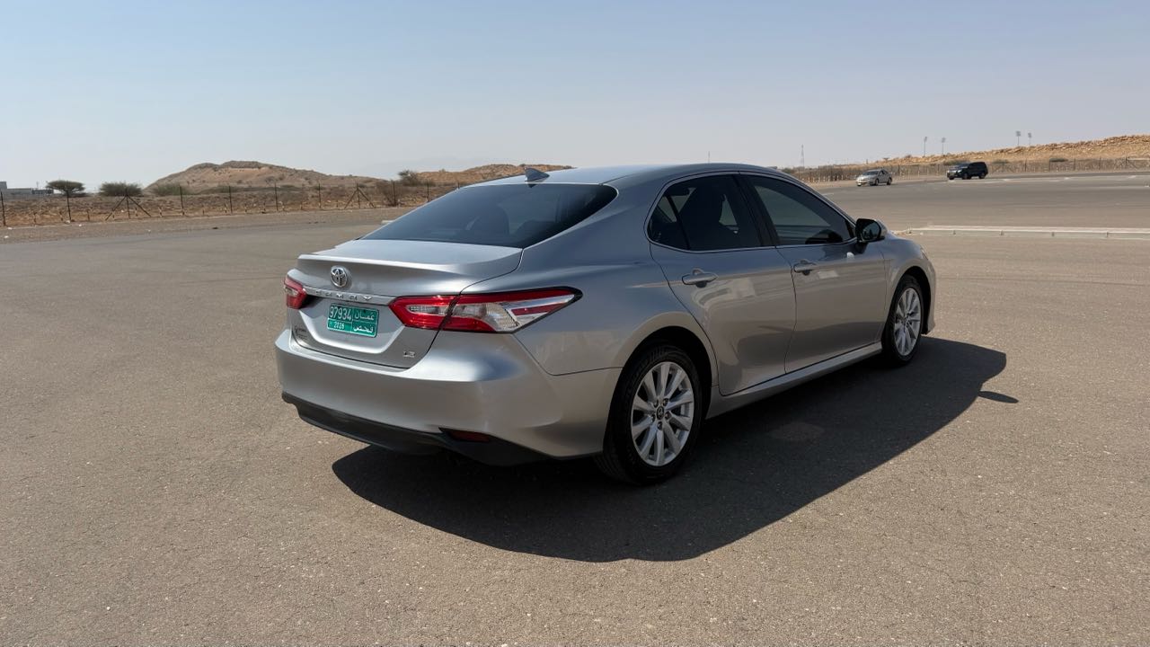 Car Image 2019 TOYOTA CAMRY LE