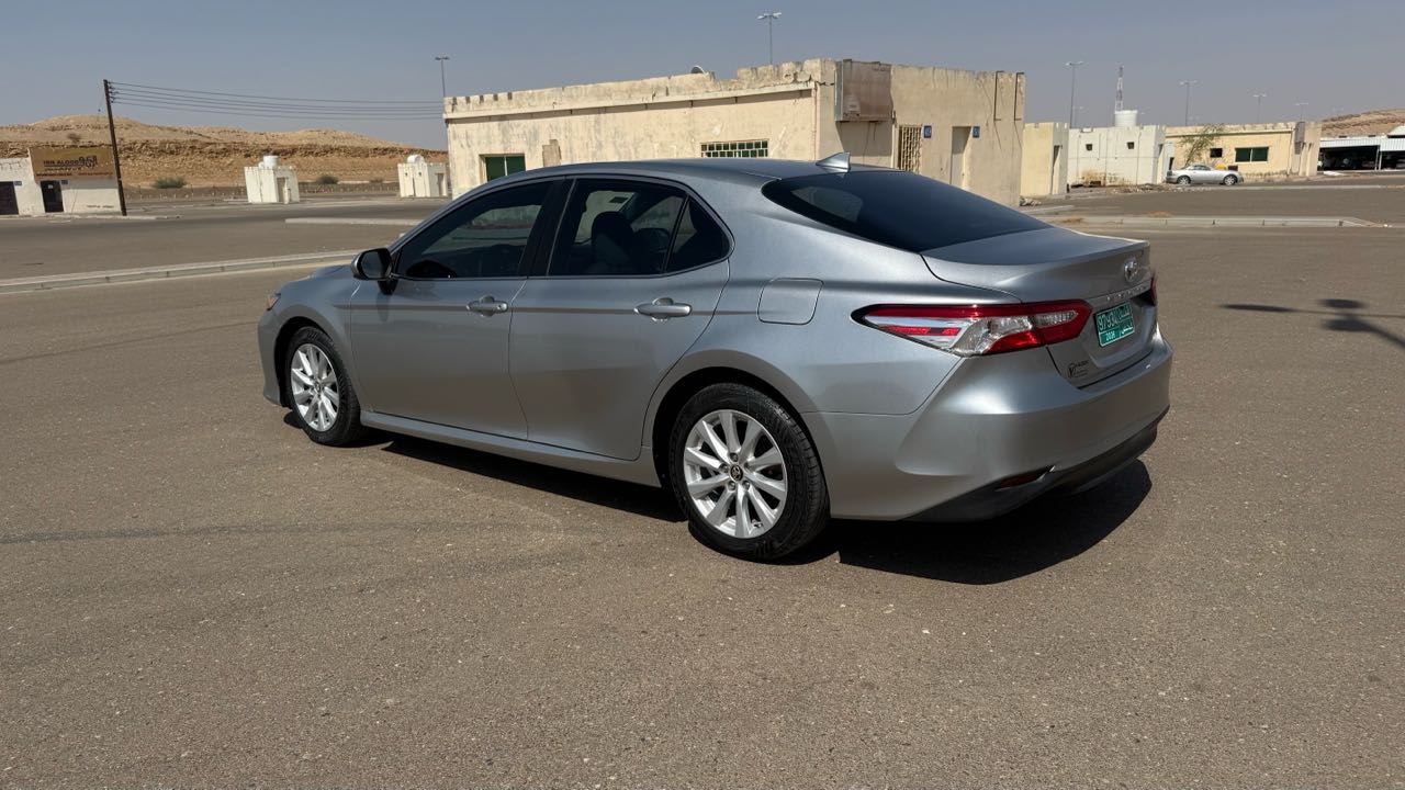 Car Image 2019 TOYOTA CAMRY LE