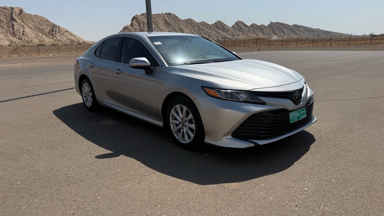 Car Image 2019 TOYOTA CAMRY LE