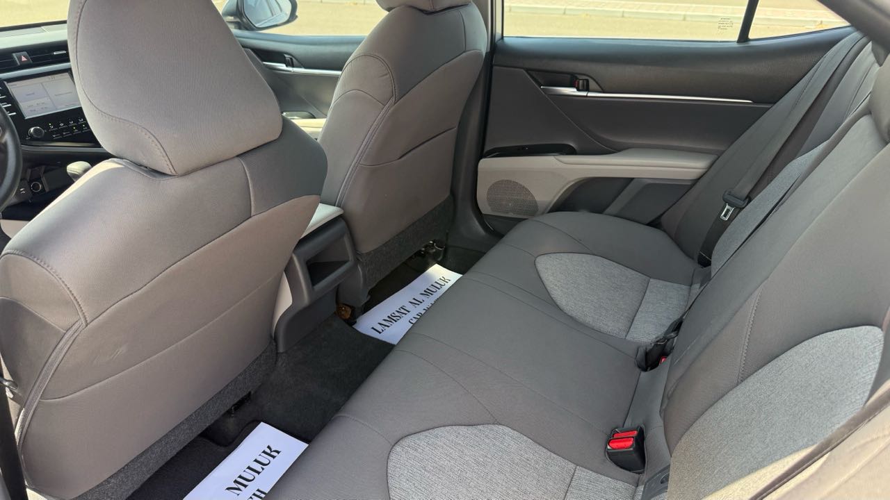 Car Image 2019 TOYOTA CAMRY LE