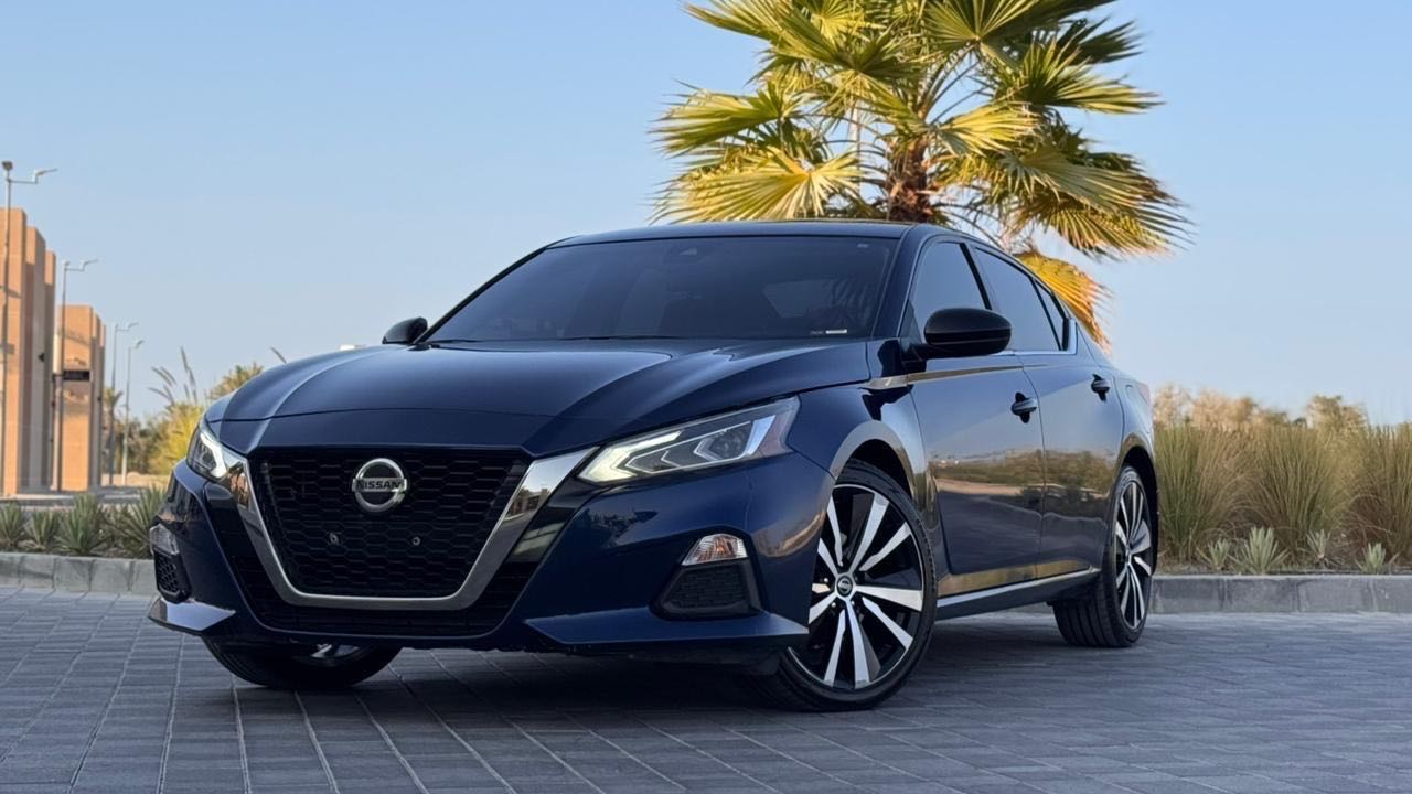 Car Image 2020 NISSAN ALTIMA SR