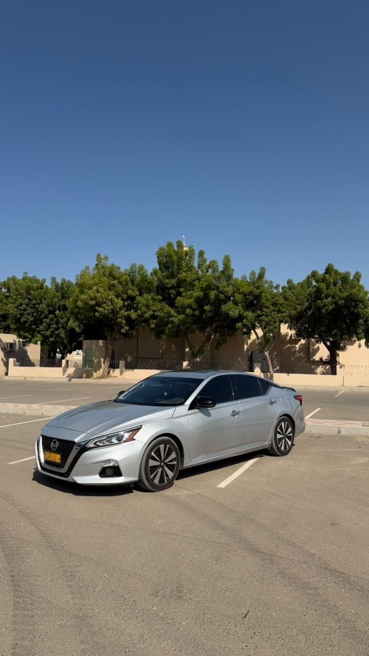 Car Image 2019 NISSAN ALTIMA SV
