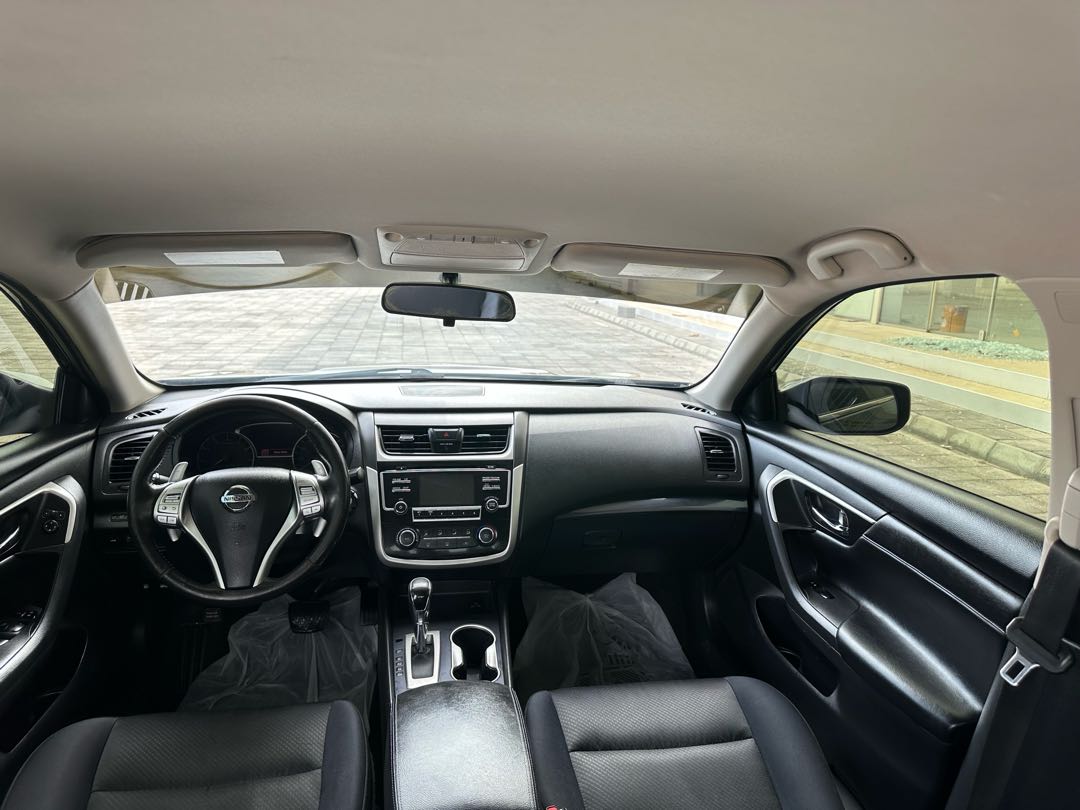 Car Image 2018 NISSAN ALTIMA SR