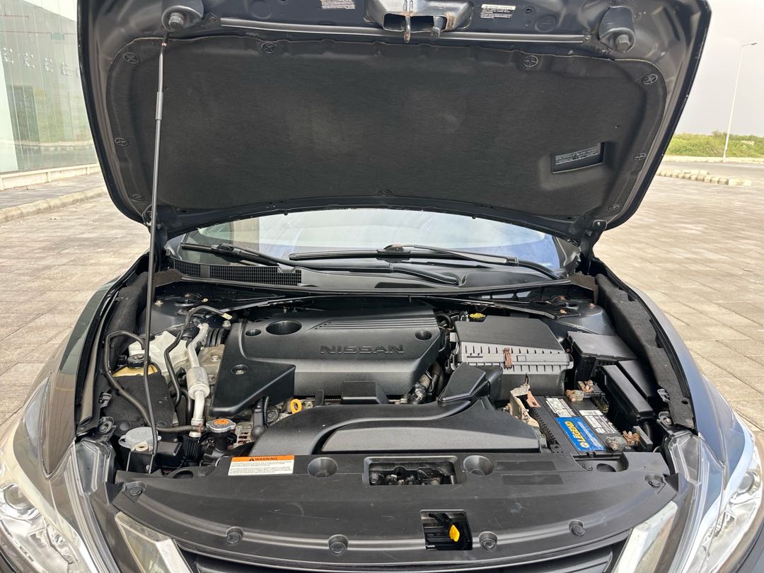 Car Image 2018 NISSAN ALTIMA SR