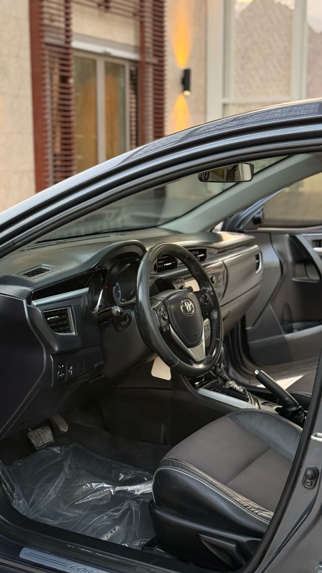 Car Image 2015 TOYOTA COROLLA S