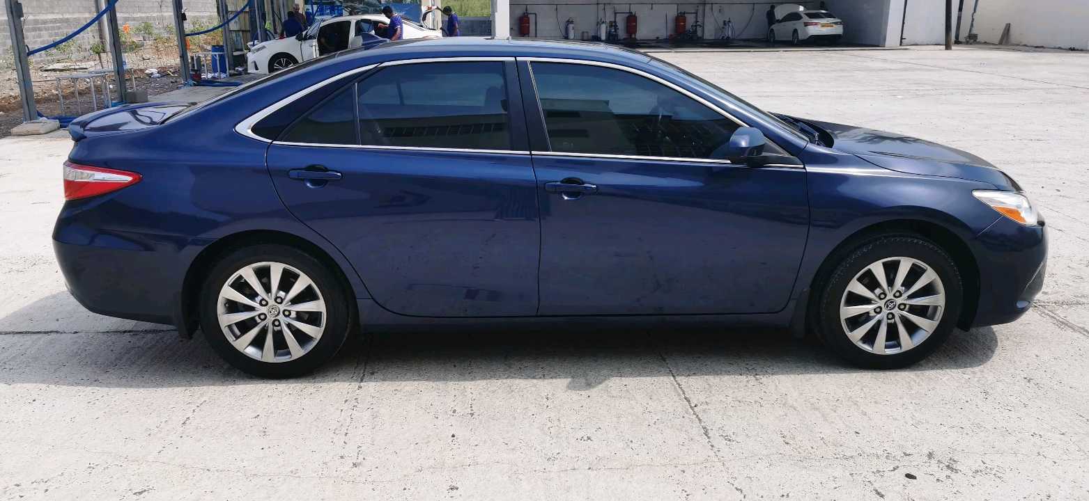 Car Image 2016 TOYOTA CAMRY XLE