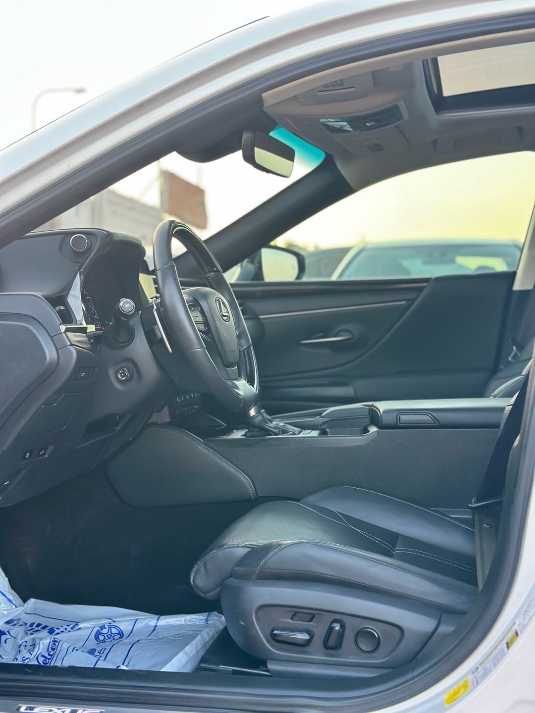 Car Image 2019 LEXUS ES Ultra Luxury