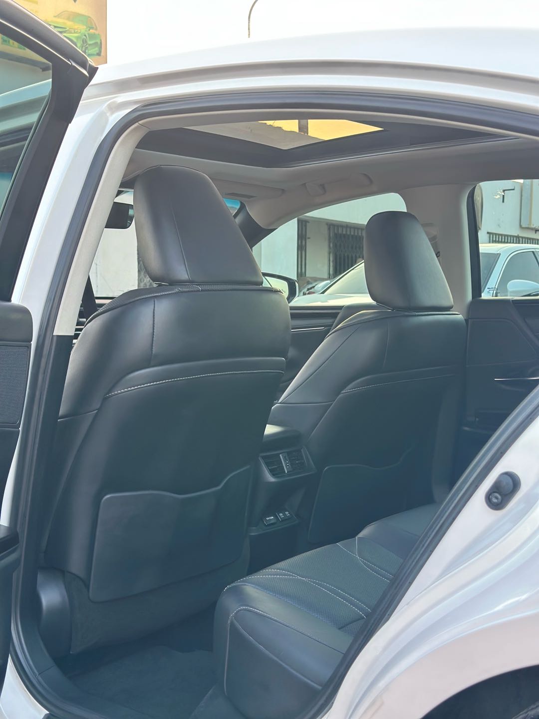 Car Image 2019 LEXUS ES Ultra Luxury