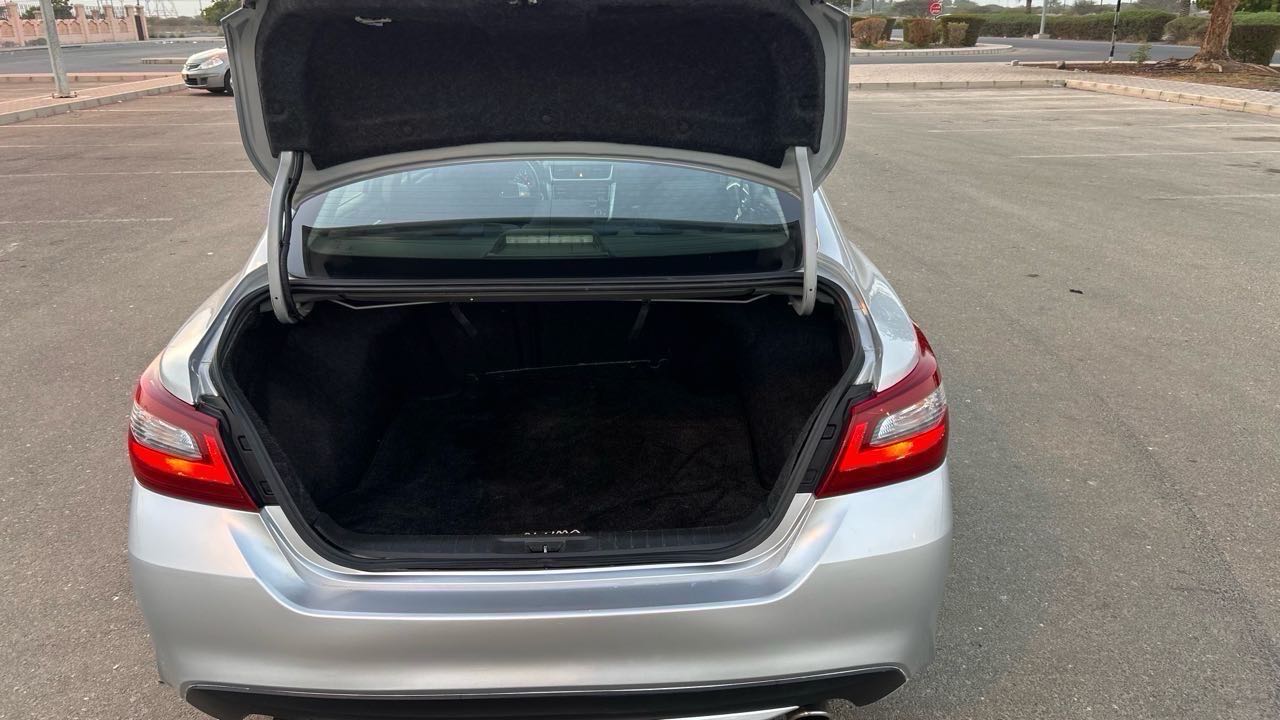 Car Image 2018 NISSAN ALTIMA SV