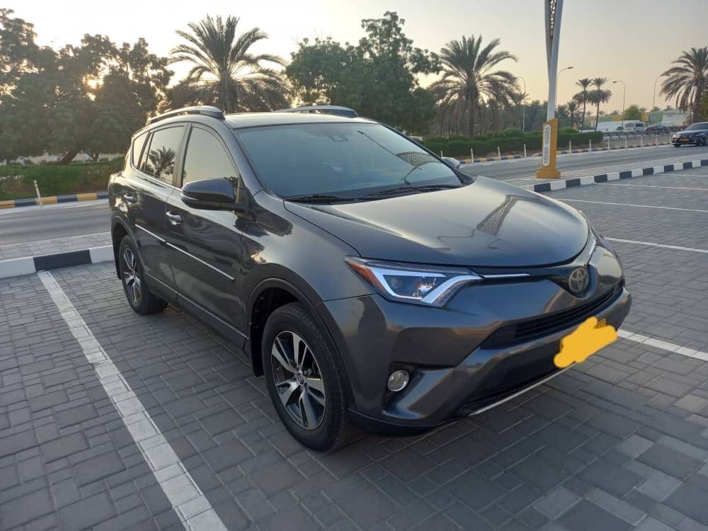 Car Image 2018 TOYOTA RAV4 XLE