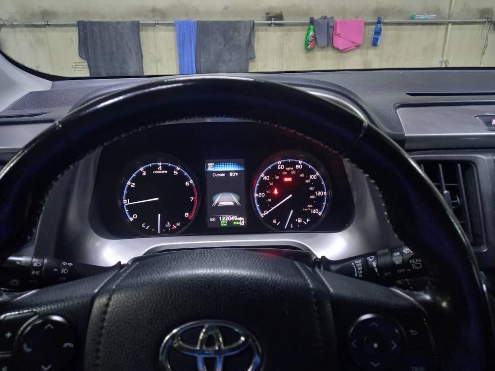 Car Image 2018 TOYOTA RAV4 XLE