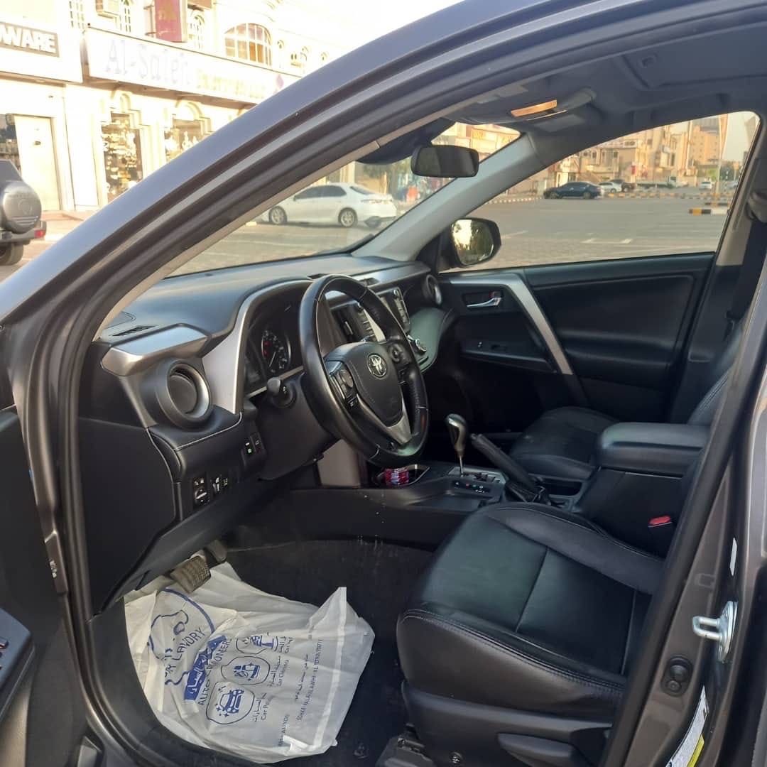 Car Image 2018 TOYOTA RAV4 XLE