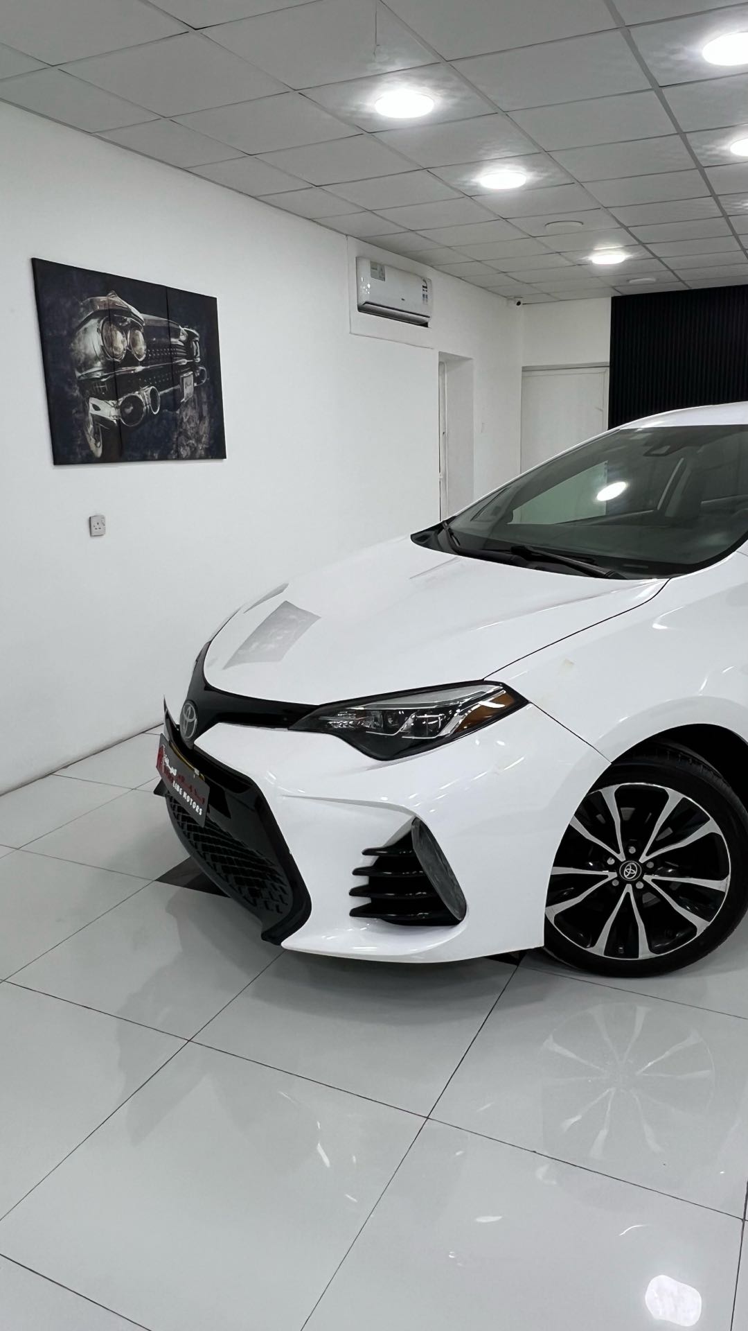 Car Image 2018 TOYOTA COROLLA SE