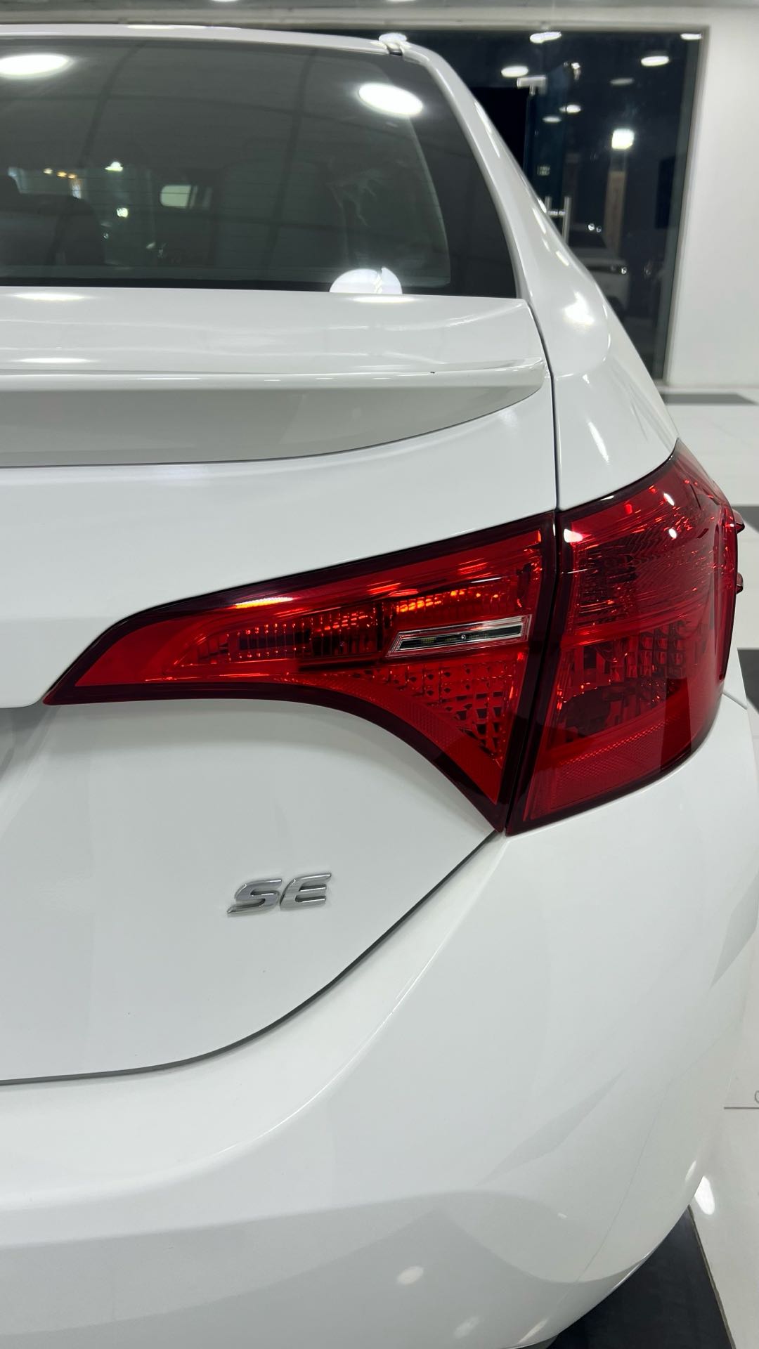 Car Image 2018 TOYOTA COROLLA SE
