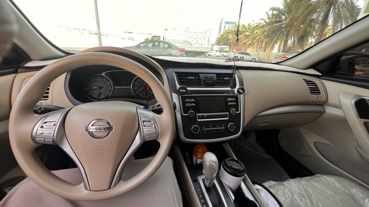 Car Image 2016 NISSAN ALTIMA SR