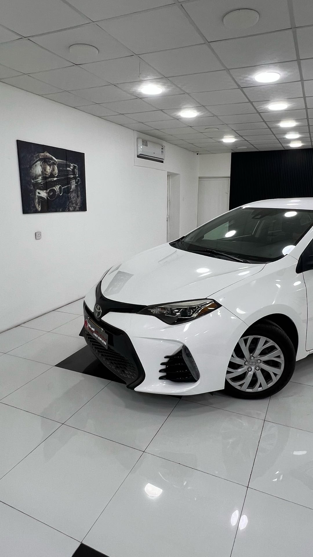 Car Image 2018 TOYOTA COROLLA LE