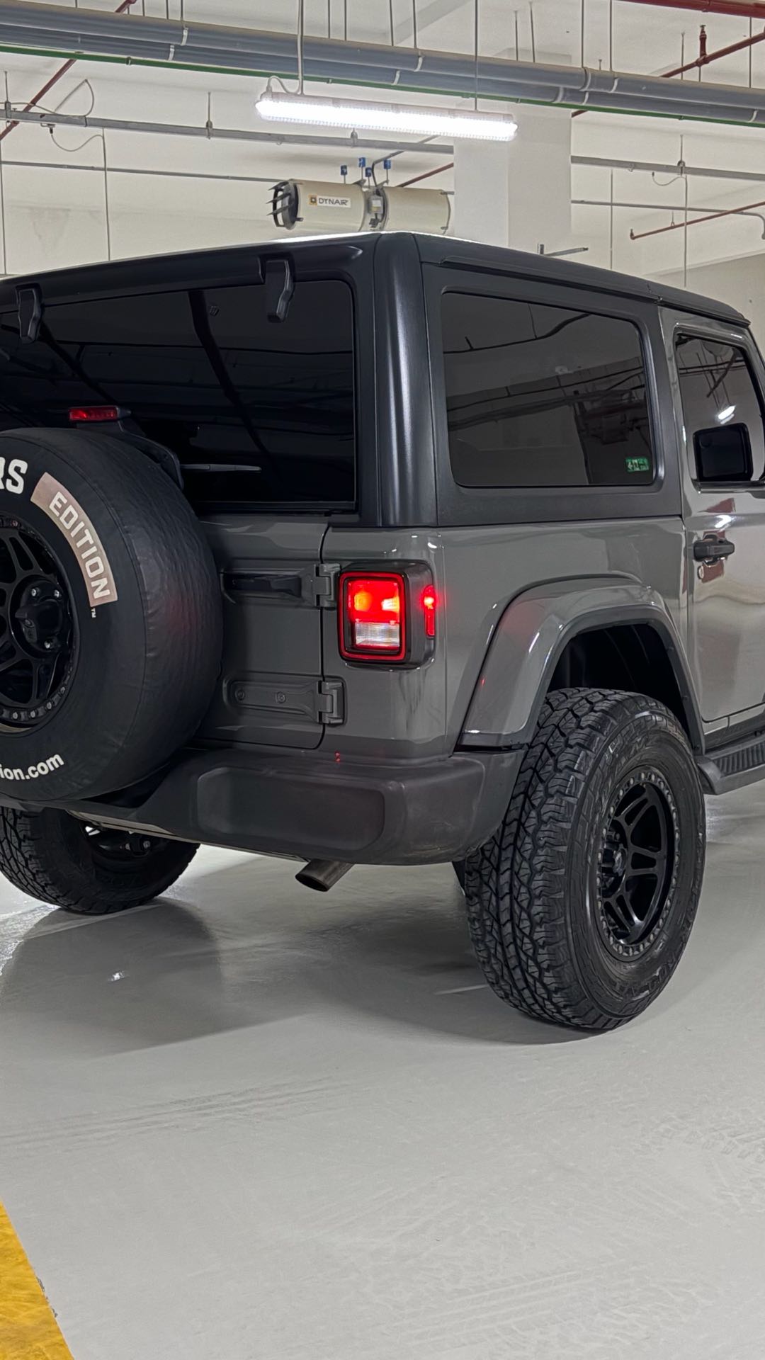 Car Image 2019 JEEP WRANGLER Sport