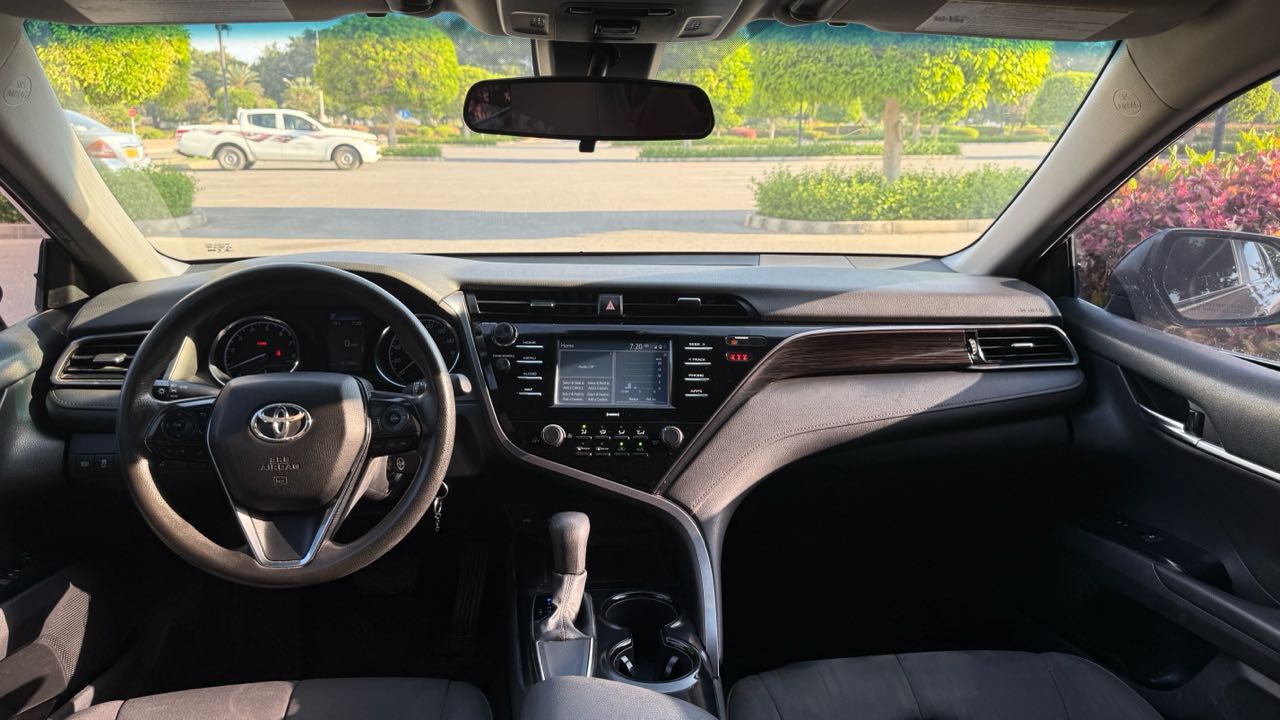 Car Image 2020 TOYOTA CAMRY LE