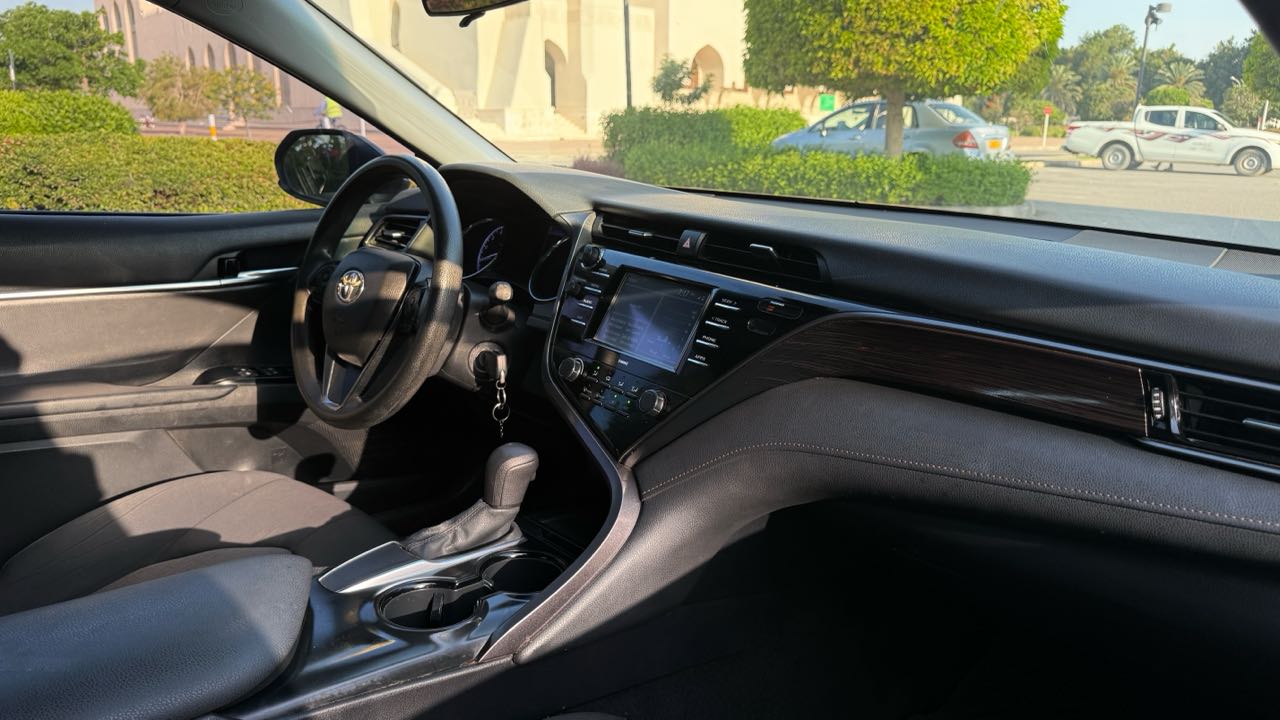 Car Image 2020 TOYOTA CAMRY LE