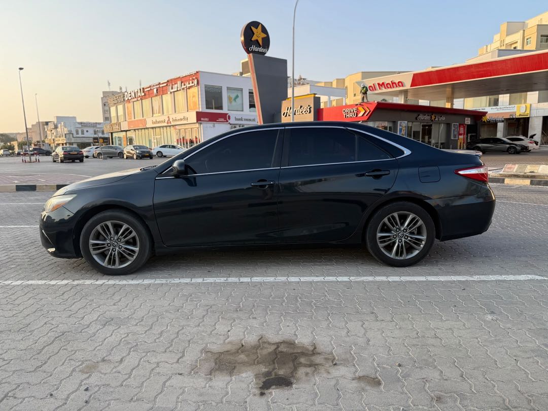 Car Image 2017 TOYOTA CAMRY SE