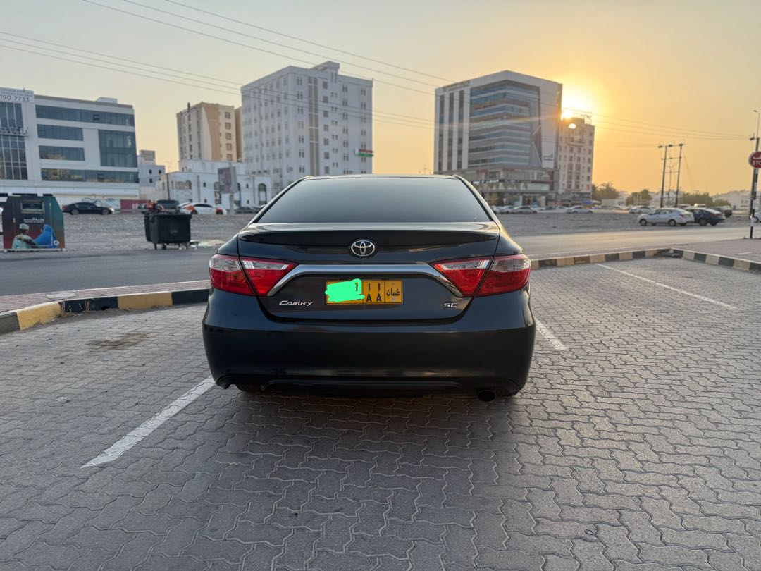 Car Image 2017 TOYOTA CAMRY SE