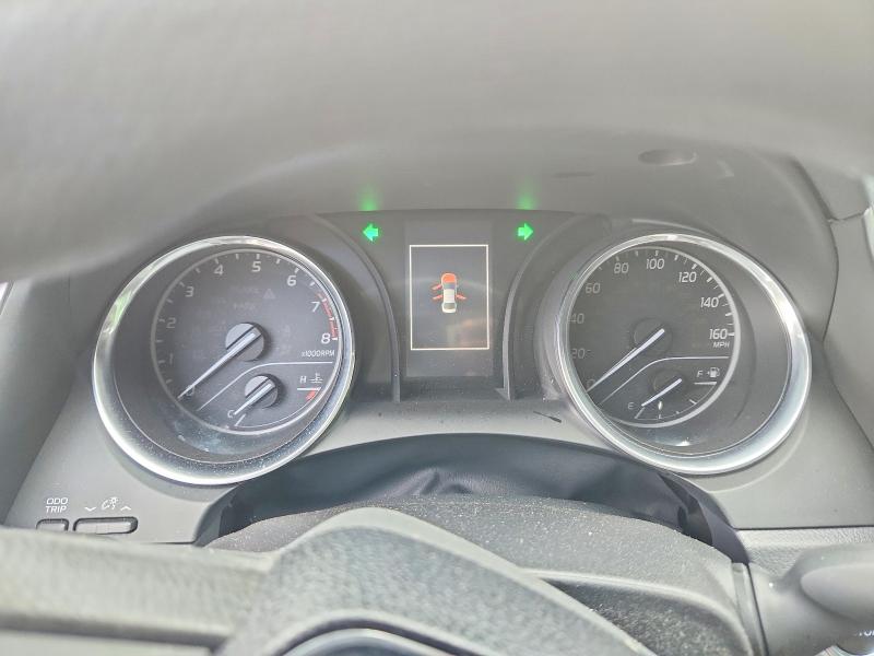 Car Image 2019 TOYOTA CAMRY LE