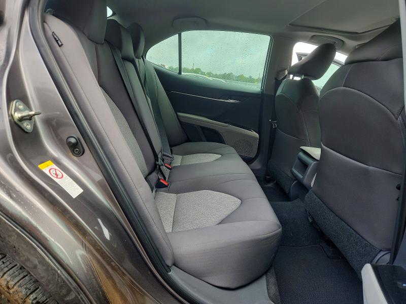 Car Image 2019 TOYOTA CAMRY LE