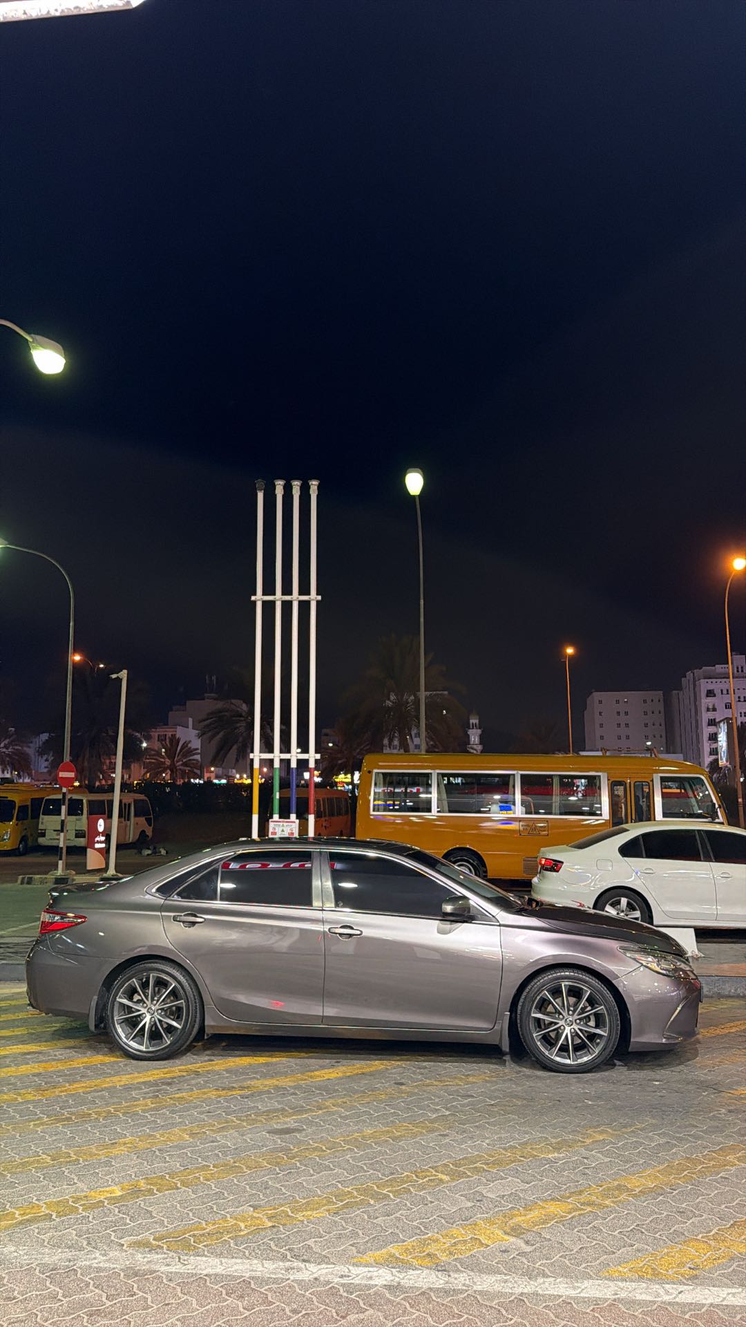Car Image 2016 TOYOTA CAMRY XSE