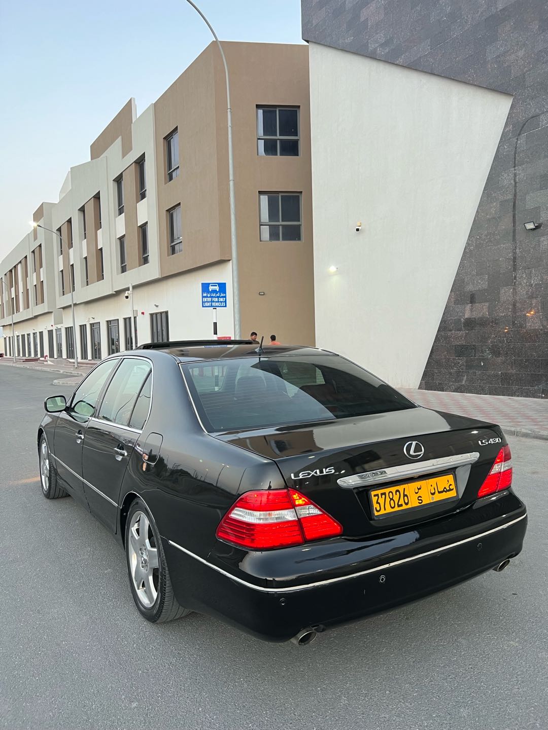 Car Image 2004 LEXUS LS 430