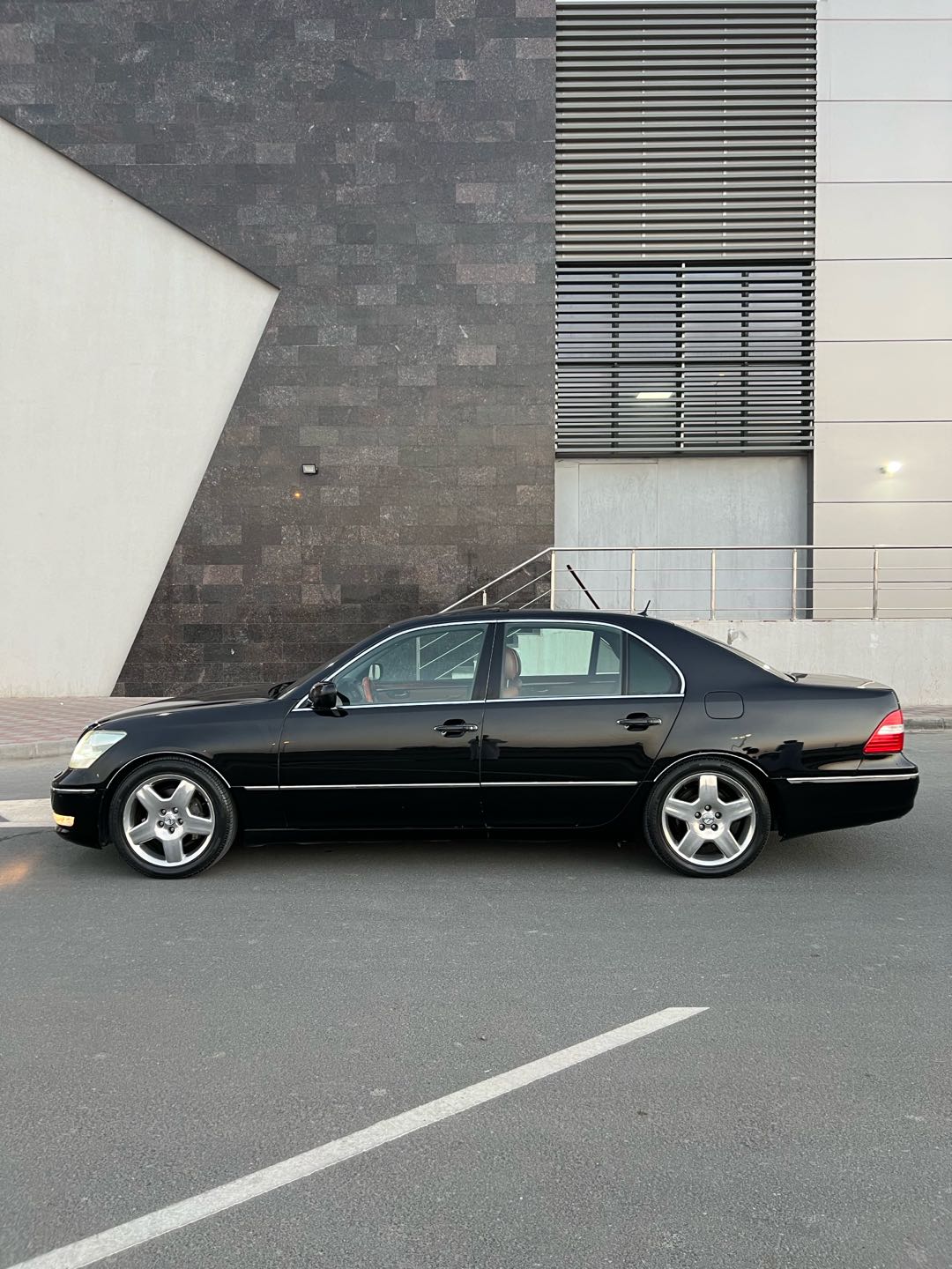 Car Image 2004 LEXUS LS 430