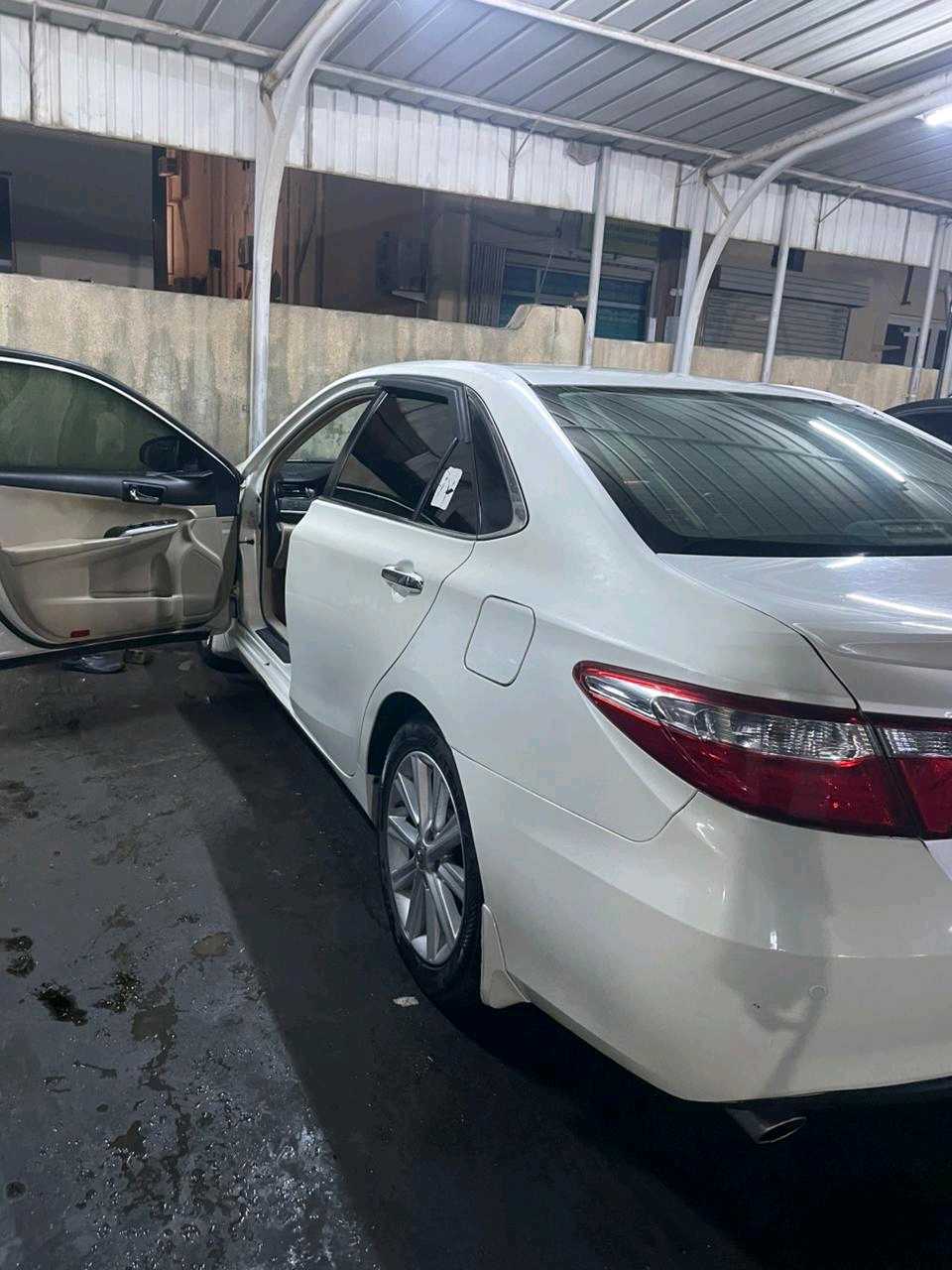 Car Image 2016 TOYOTA CAMRY XLE