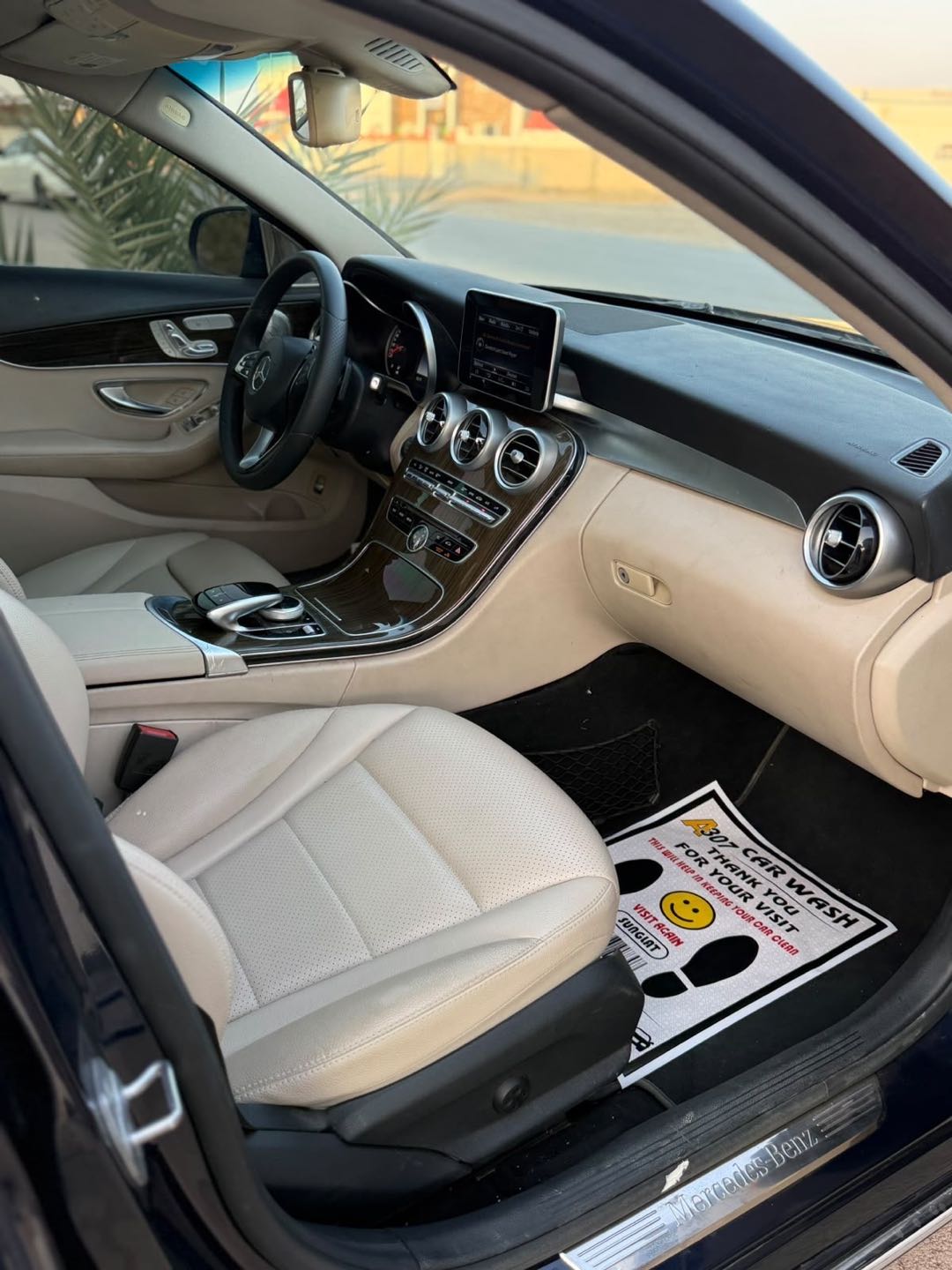 Car Image 2016 MERCEDES C Class 300