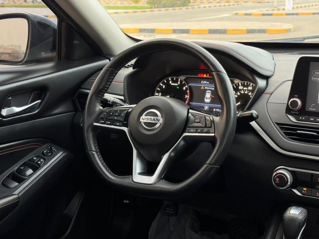 Car Image 2020 NISSAN ALTIMA SR