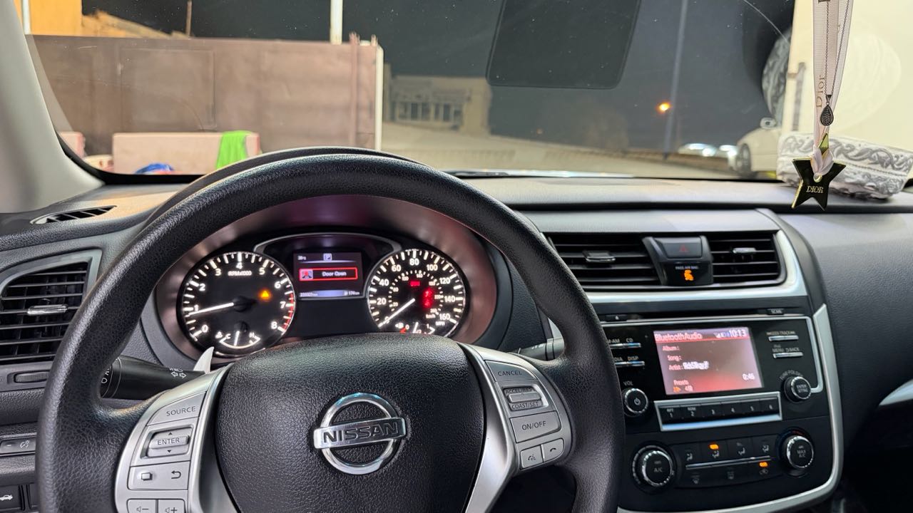 Car Image 2017 NISSAN ALTIMA S