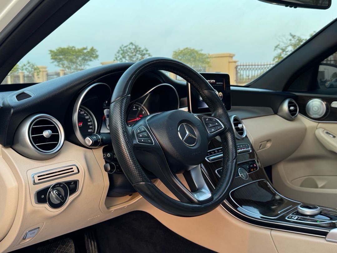 Car Image 2018 MERCEDES C Class 300