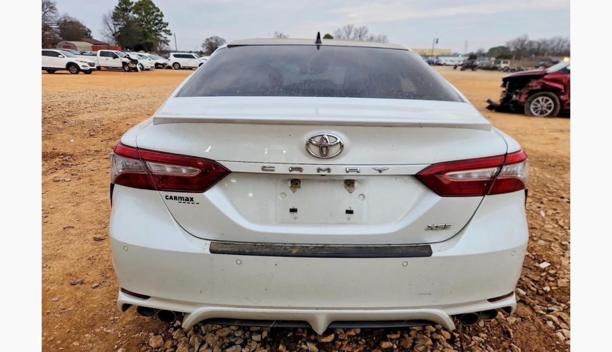 Car Image 2018 TOYOTA CAMRY XSE
