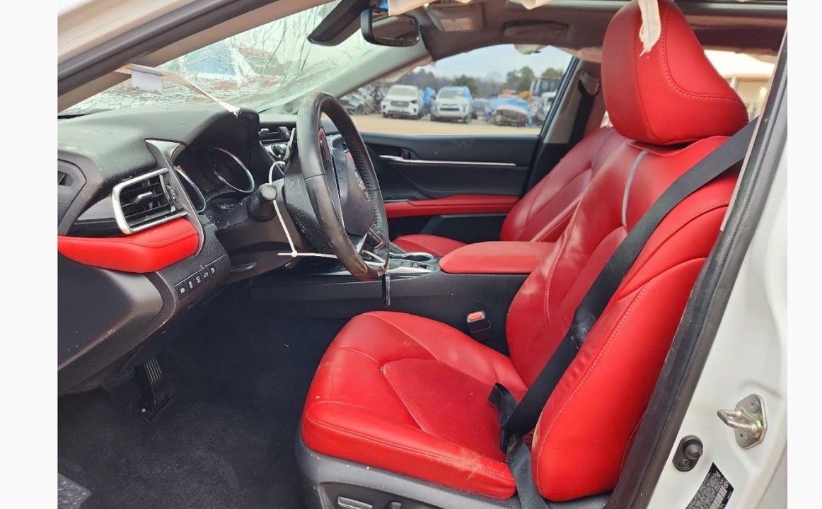 Car Image 2018 TOYOTA CAMRY XSE