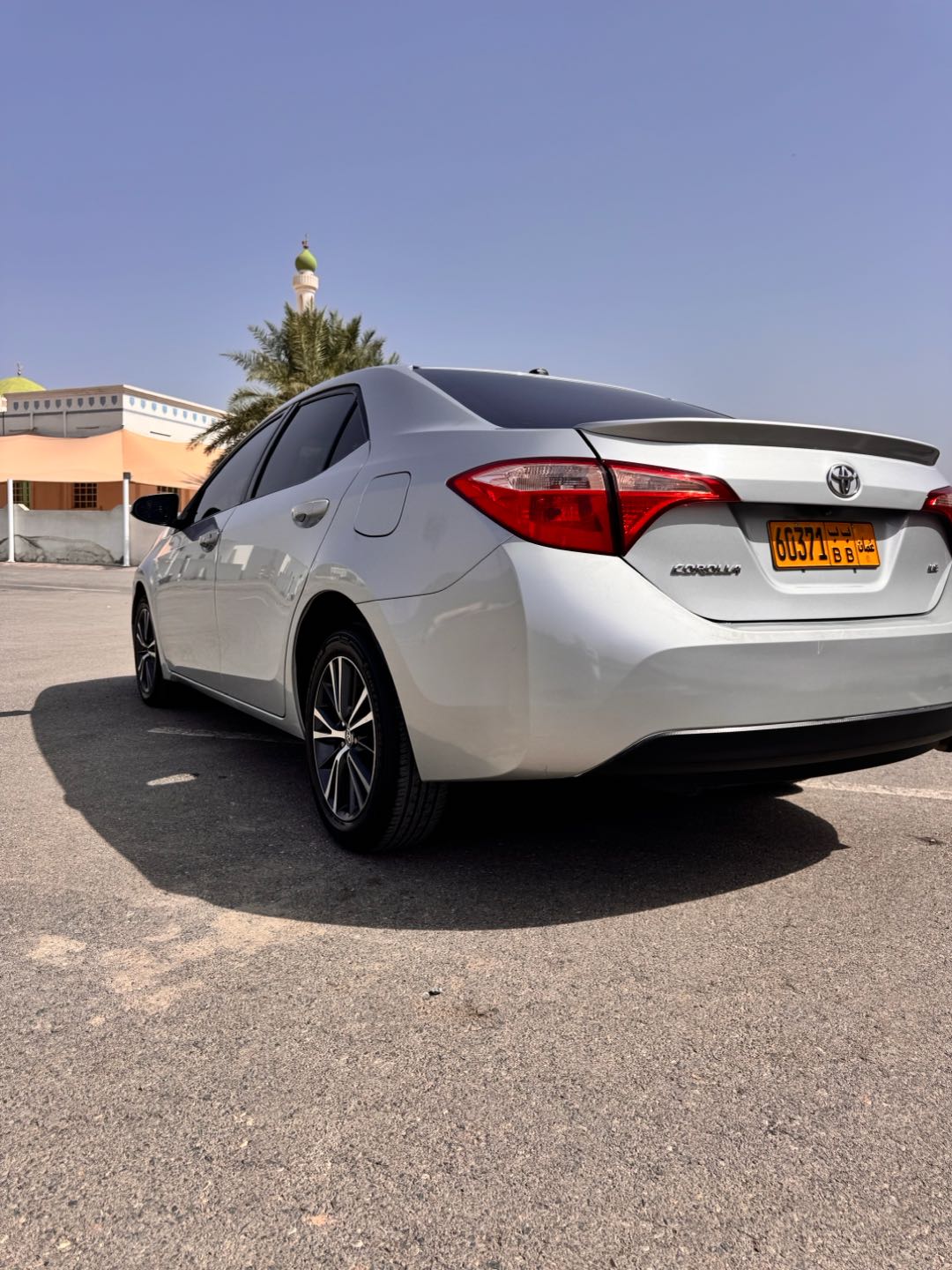 Car Image 2018 TOYOTA COROLLA LE