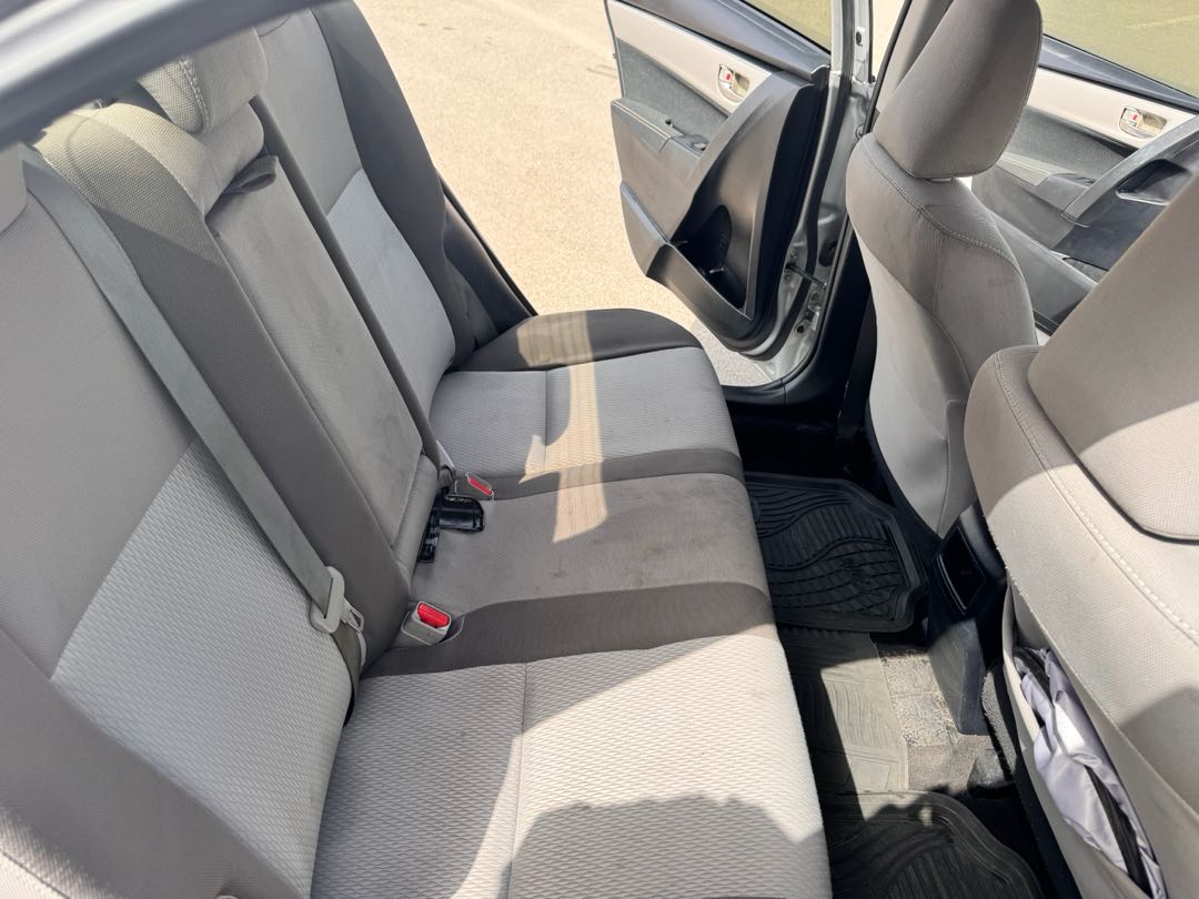 Car Image 2018 TOYOTA COROLLA LE
