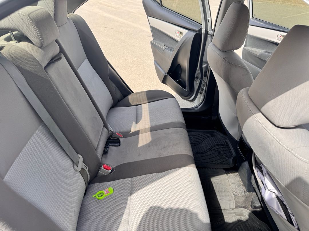 Car Image 2018 TOYOTA COROLLA LE
